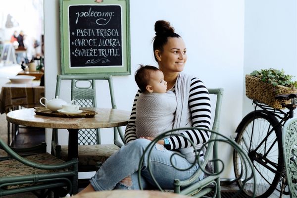 Wszystko co musisz wiedzieć o chustach do noszenia dzieci